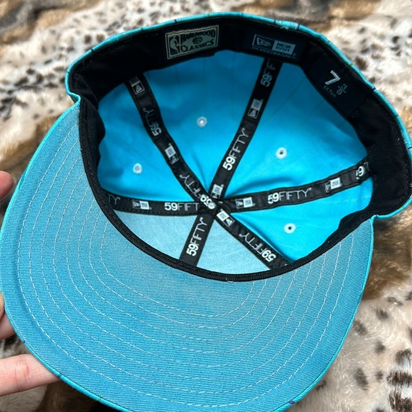 Charlotte Hornets Basketball Hat Fitted 7 3/8 Men’s - Picture 4 of 6